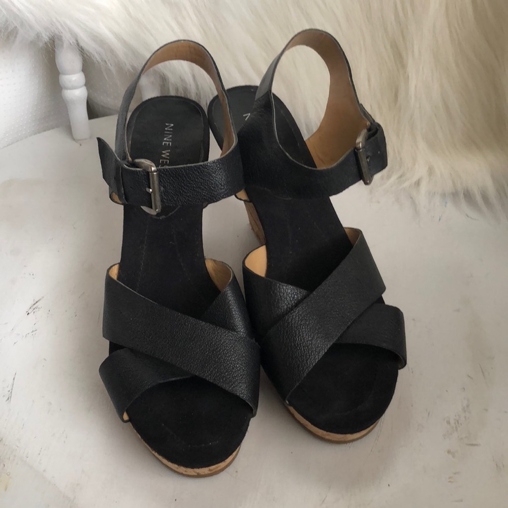 Nice Nine West black leather semi-wedged s…